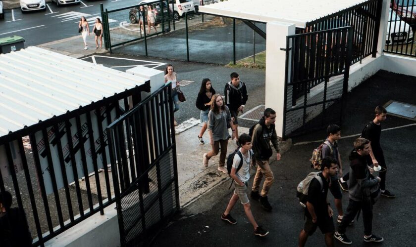 Fermeture des écoles en Nouvelle-Calédonie : «Il va falloir préparer la rentrée, discuter avec les élèves, retrouver la paix»