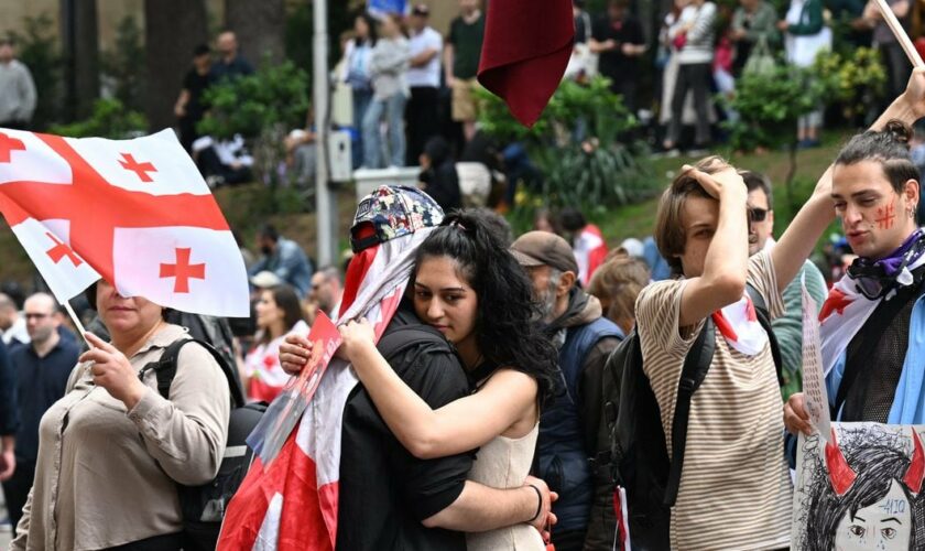 Le Parlement géorgien contourne le veto présidentiel et adopte la loi sur l'influence étrangère.