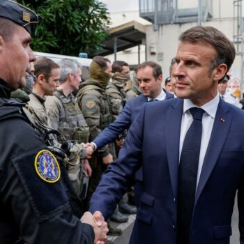 À Nouméa, Emmanuel Macron relance un fragile dialogue politique pour sortir de la violence