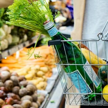 Au supermarché, peut-on grignoter des produits avant de les avoir payés?