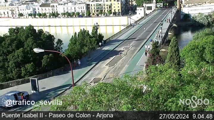 El puente de Triana, en Sevilla, cortado de nuevo al tráfico en la mañana de este lunes