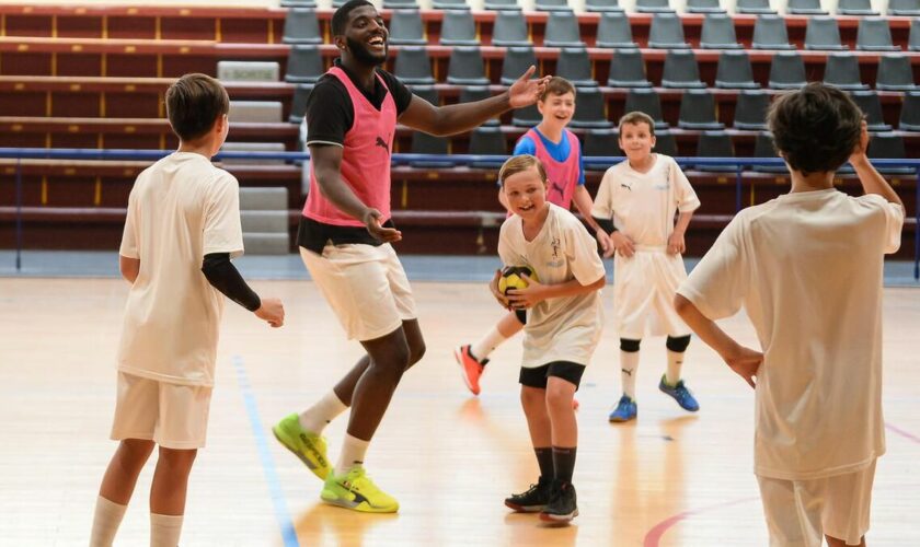 Handball : « Le phénomène, c’est Kylian, pas moi ! », considère Dika Mem