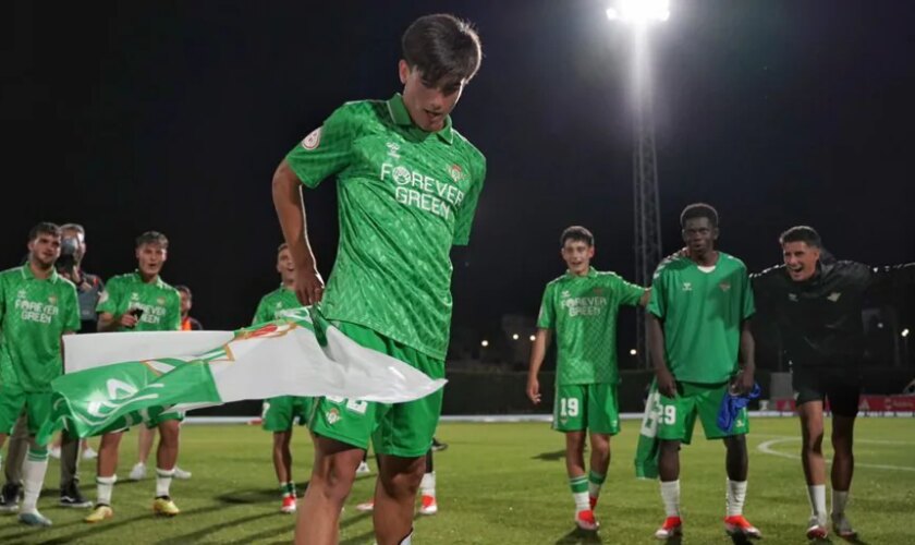 La celebración torera del hijo de Morante tras la victoria del Betis ante el Sevilla