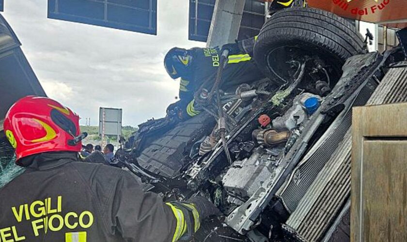 Schwerer Verkehrsunfall an Mautstelle – Zwei Deutsche sterben in der Toskana