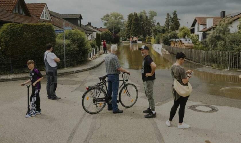 Hochwasser in Süddeutschland: Trauer, aber auch ein bisschen Gummistiefel-Politik