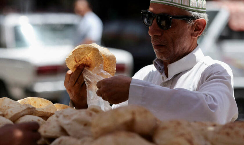 En Égypte, une mise en scène politique pour camoufler le quadruplement du prix du pain