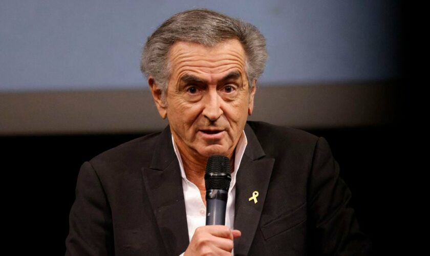 Le philosophe et écrivain français Bernard-Henri Levy s'exprime lors d'une soirée contre la montée de l'antisémitisme en Europe, organisée par le magazine « Regle du Jeu », le Conseil représentatif des institutions juives de France (CRIF) et d'autres institutions françaises, au Théâtre Antoine, à Paris, le 3 juin 2024.