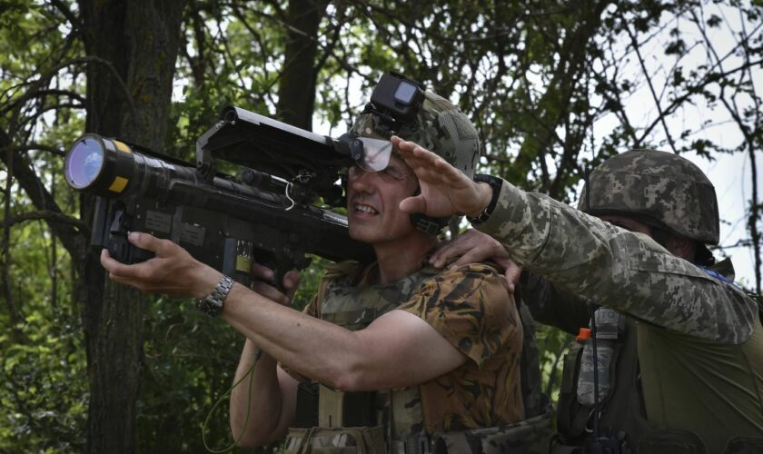 Guerre en Ukraine : Pourquoi envoyer des instructeurs militaires français sur place ?