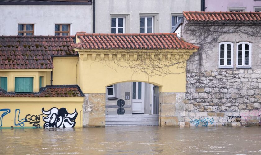 Hochwasser in Süddeutschland: Lage in Regensburg weiter kritisch, neue Unwettervorhersage