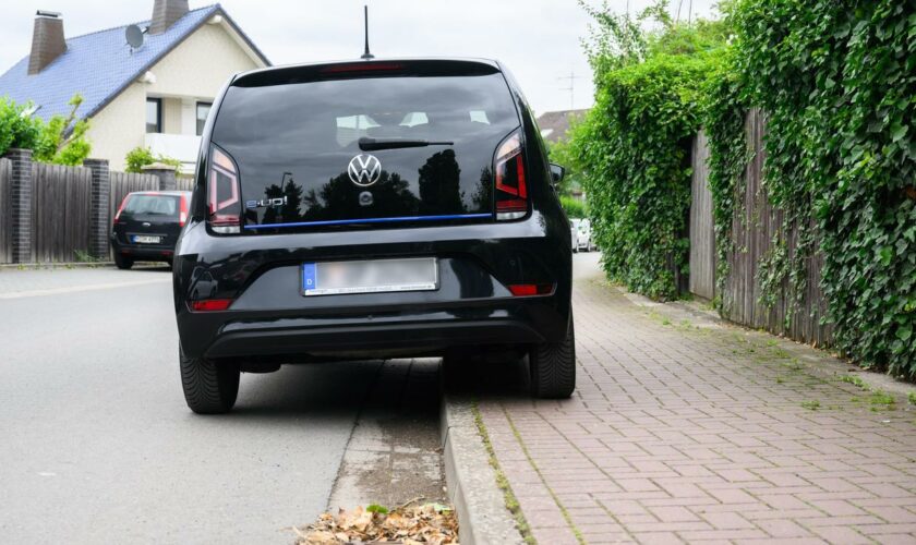 Bundesverwaltungsgericht: Anwohner dürfen laut Urteil gegen Autos auf Gehwegen vorgehen