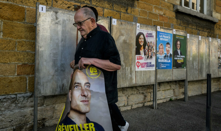 Européennes : Comment la campagne est devenue irrespirable à gauche, entre menaces, tags et exfiltration