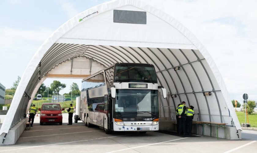 Vorübergehende Grenzkontrollen: Bundespolizei verhinderte in einer Woche Hunderte unerlaubte Einreisen