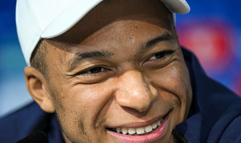 Le capitaine de l'équipe de France Kylian Mbappé en conférence de presse à la veille du match France-Autriche le 16 juin 2024 à Dusseldorf