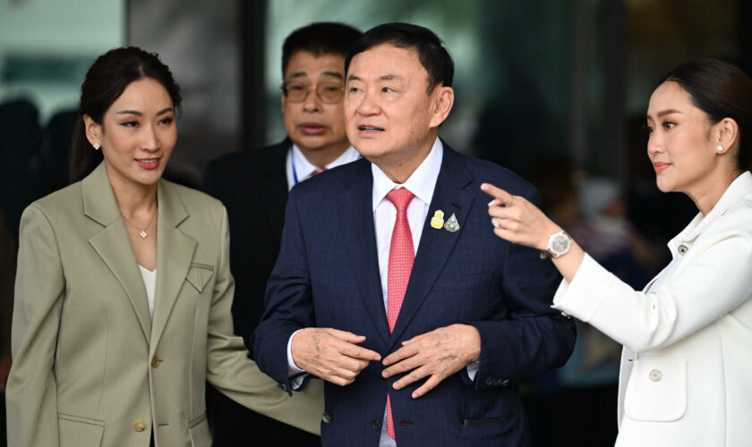 En Thaïlande, l'ex-Premier ministre Thaksin Shinawatra formellement mis en examen pour lèse-majesté