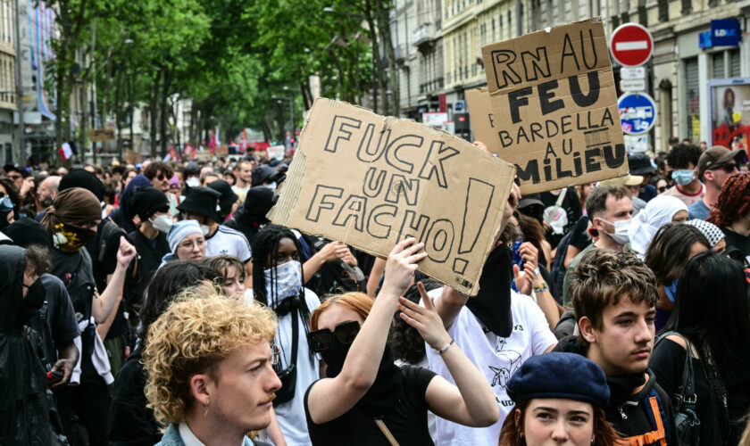 Législatives anticipées : le vote des jeunes convoité en vue du premier tour