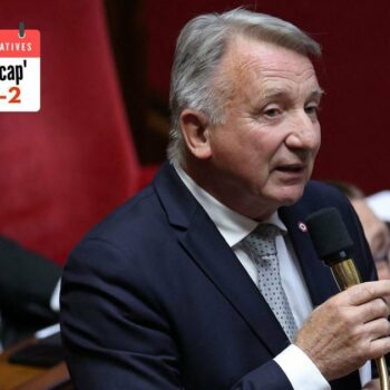 L'ancien député français du Rassemblement national Roger Chudeau s'exprime lors d'une séance de questions au gouvernement à l'Assemblée nationale à Paris, le 3 octobre 2023.