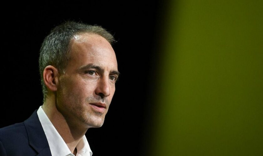 Raphaël Glucksmann, tête de liste PS-Place Publique aux européennes, lors d'un meeting à Saint-Herblain, près de Nantes, le 13 avril 2024