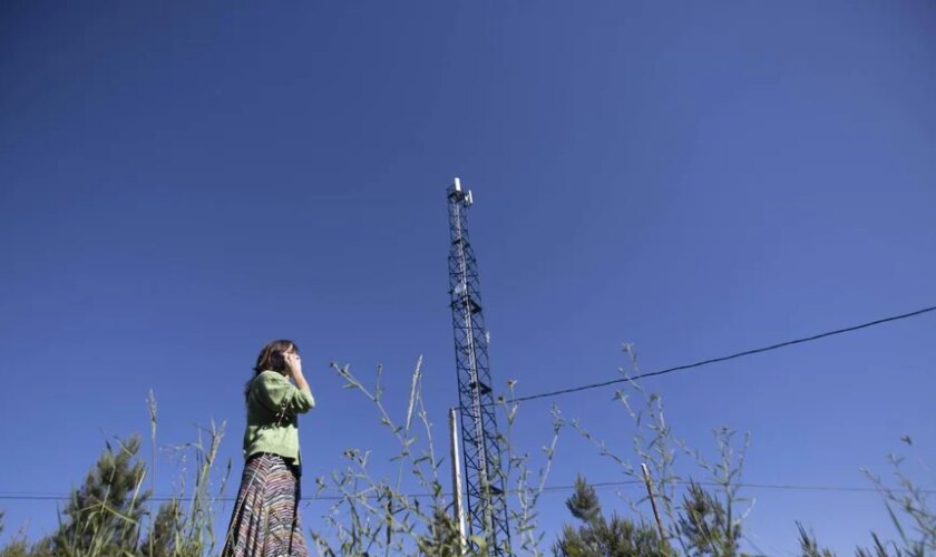 El difícil reto de llevar cobertura a todo el rural gallego: «Teníamos que ir al monte para llamar»