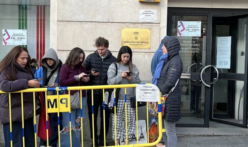 Mexicanos que votan en Madrid: "Queremos un cambio"