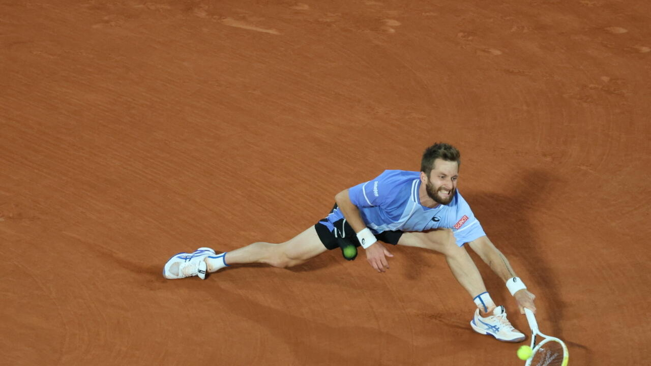 Roland-Garros : Corentin Moutet éliminé par Jannik Sinner, Ons Jabeur qualifiée pour les quarts