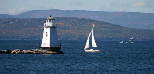 Vermont: Verschollenes Flugzeugwrack nach 50 Jahren in Lake Chamberlain gefunden