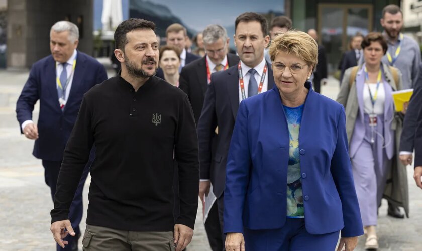 Zelenski pide en Suiza concreciones para la paz a la comunidad internacional: "Estoy convencido de que aquí vamos a hacer historia"