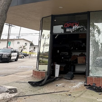 Burglars steal guns from California store after crashing into entrance with stolen car