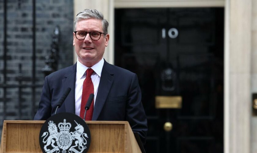 Le nouveau Premier ministre britannique Keir Starmer au 10 Downing Street le 5 juillet 2024