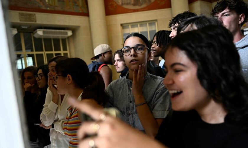 Bac 2024 : au lendemain des législatives, les lycéens parisiens vivent une journée «forte en émotions»