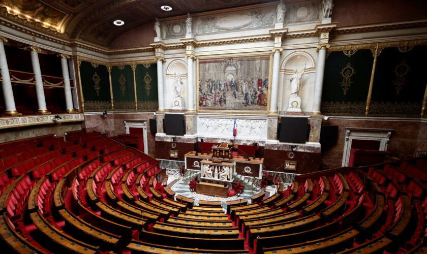 🔴 En direct : les tractations se poursuivent, la gauche revigorée fait son entrée à l'Assemblée