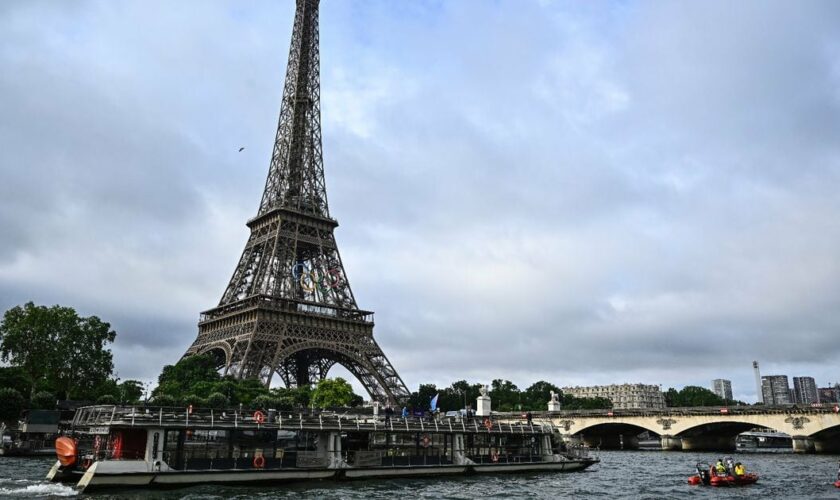 Répétition de navigation sur la Seine pour la cérémonie d'ouverture des Jeux olympiques de Paris 2024, le 17 juin 2024 à Paris