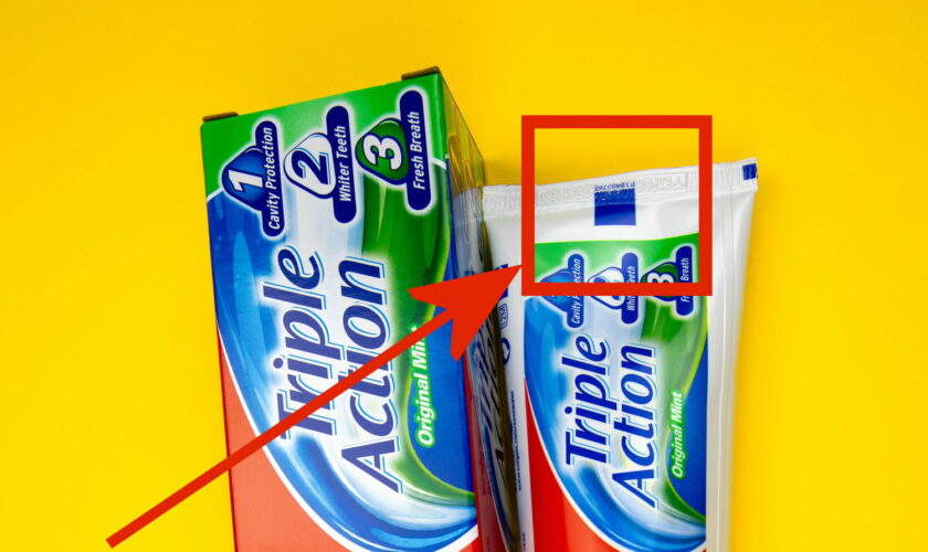 Les petits carrés sur les tubes de dentifrice servent à quelque chose, tout le monde l'ignore