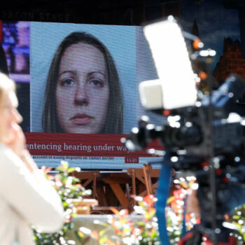 L’infirmière Lucy Letby, tueuse en série ou “victime d’une erreur judiciaire” majeure ?