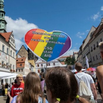 Mehr als 1000 Teilnehmer bei CSD in Pirna nach Promi-Aufruf