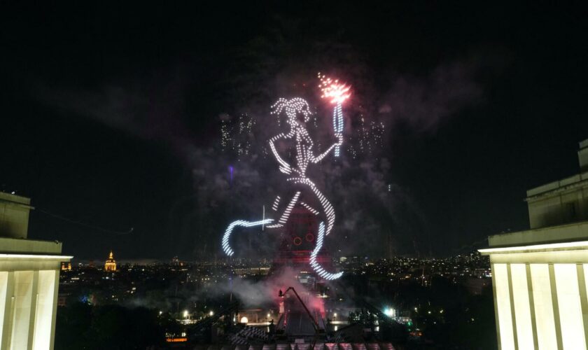 14-Juillet : à la Tour Eiffel, revivez le feu d’artifice olympique et ses 1 000 drones lumineux