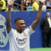 DIRECT. Présentation de Mbappé au Real Madrid : écusson embrassé, larmes... Une cérémonie spectaculaire, le direct vidéo