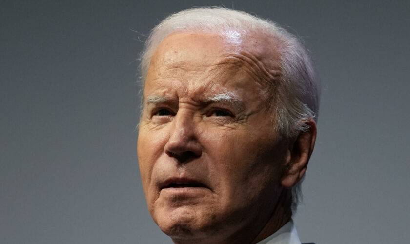 Joe Biden atteint du Covid-19, nouvelle tuile pour le président contesté dans son parti