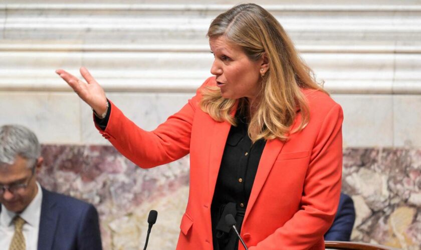 « Mais pour qui vous vous prenez ? » : Yaël Braun-Pivet difficilement réélue au perchoir de l’Assemblée après une séance tendue