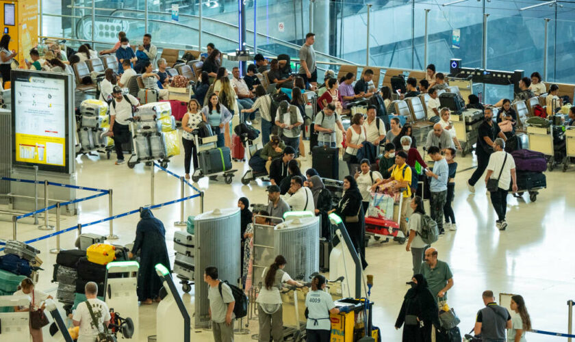 Une panne informatique mondiale perturbe les aéroports et les chaînes d’information