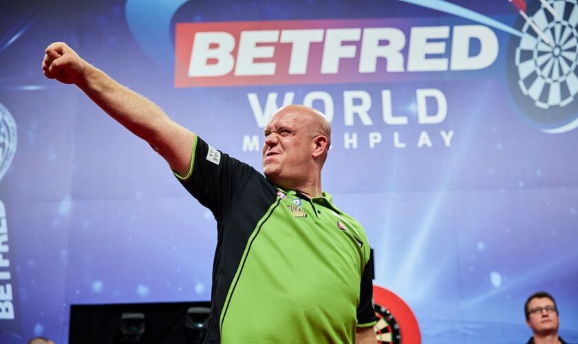 Michael van Gerwen reaches World Matchplay semi-finals