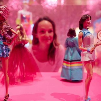 À Londres, une exposition sur Barbie “parfaite pour les vacances d’été”