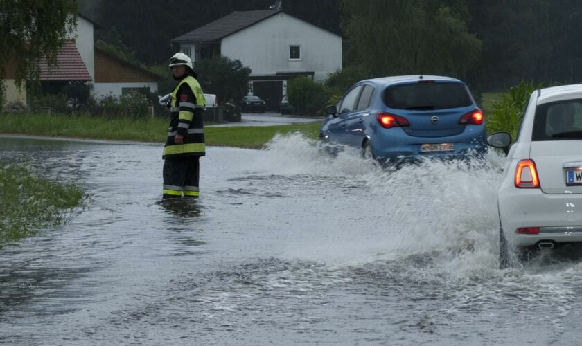 Extremwetter: Schwere Unwetter verursachen Schäden und Stromausfälle