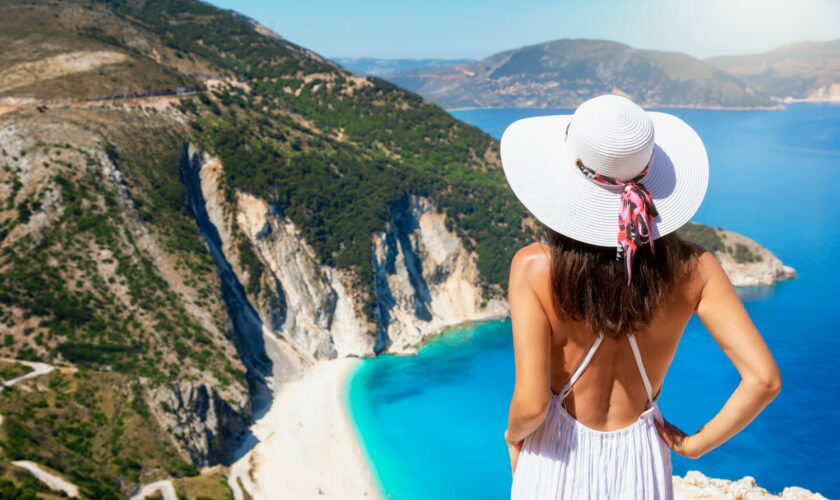 Moins chère que Santorin et presque sans touristes, cette destination a pourtant l'une des plus belles plages du monde