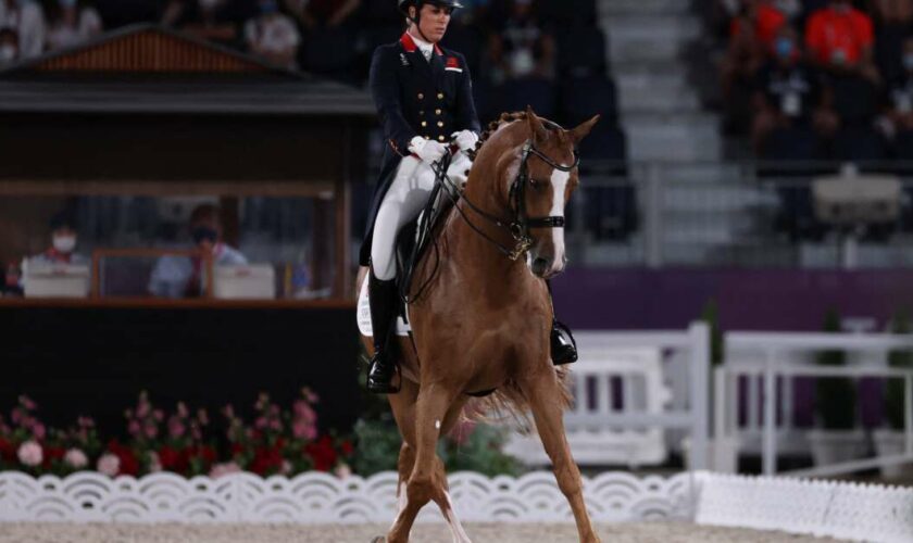 La star du dressage Charlotte Dujardin se retire des JO, la presse britannique consternée