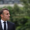 "Quand il veut, qui il veut" : Emmanuel Macron, son jeu dangereux avec la Constitution