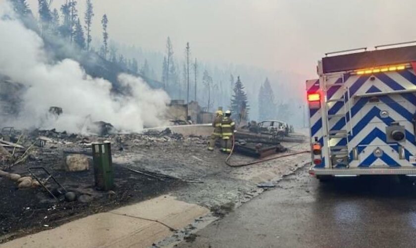 Au Canada, un incendie détruit la ville de Jasper dans le parc national du même nom