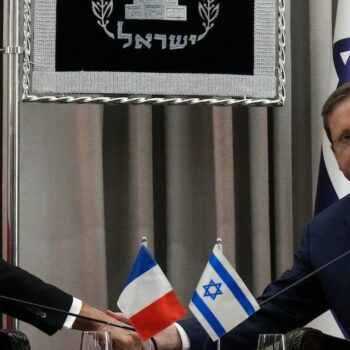 Emmanuel Macron rencontre le président israélien Isaac Herzog à Jérusalem, le 24 octobre 2023