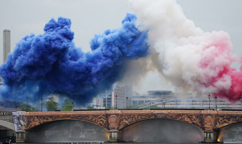 EN DIRECT - La nuit est tombée sur la cérémonie d’ouverture de Paris 2024 et c’est encore plus beau