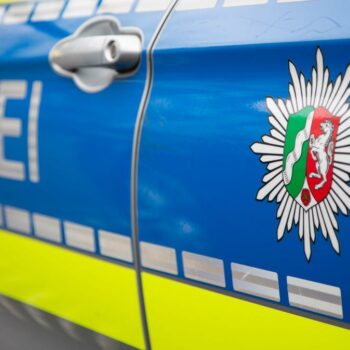 Weißes Pulver ausgetreten - acht Menschen verletzt