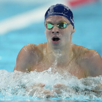 DIRECT. Natation aux JO 2024 : Léon Marchand se fait peur, Maxime Grousset assure, le live